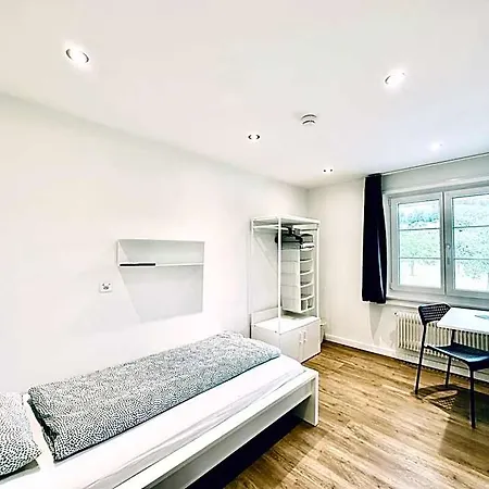 Monteurzimmer - Worker's - Zimmerzuvermieten In Baeriswil Hotel